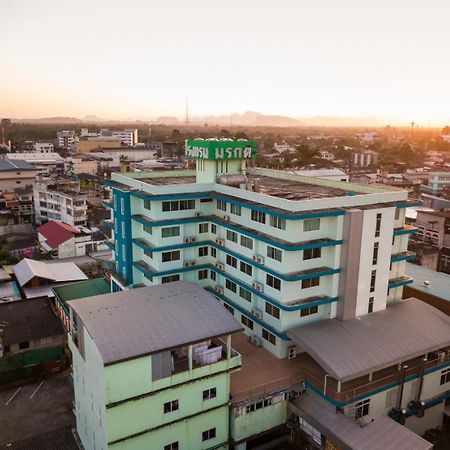 Morakot Twin Chumphon Hotell Eksteriør bilde