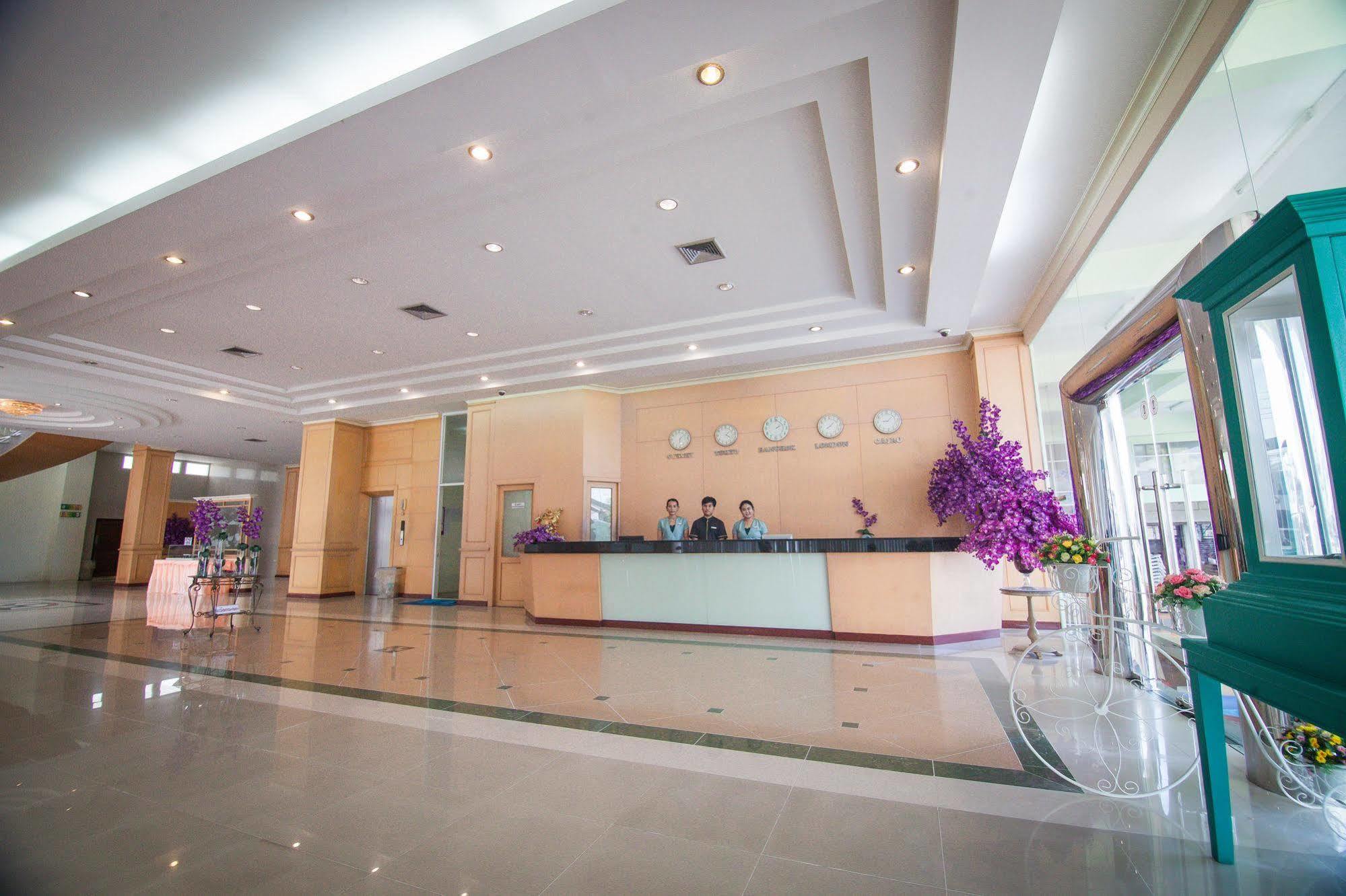 Morakot Twin Chumphon Hotell Eksteriør bilde